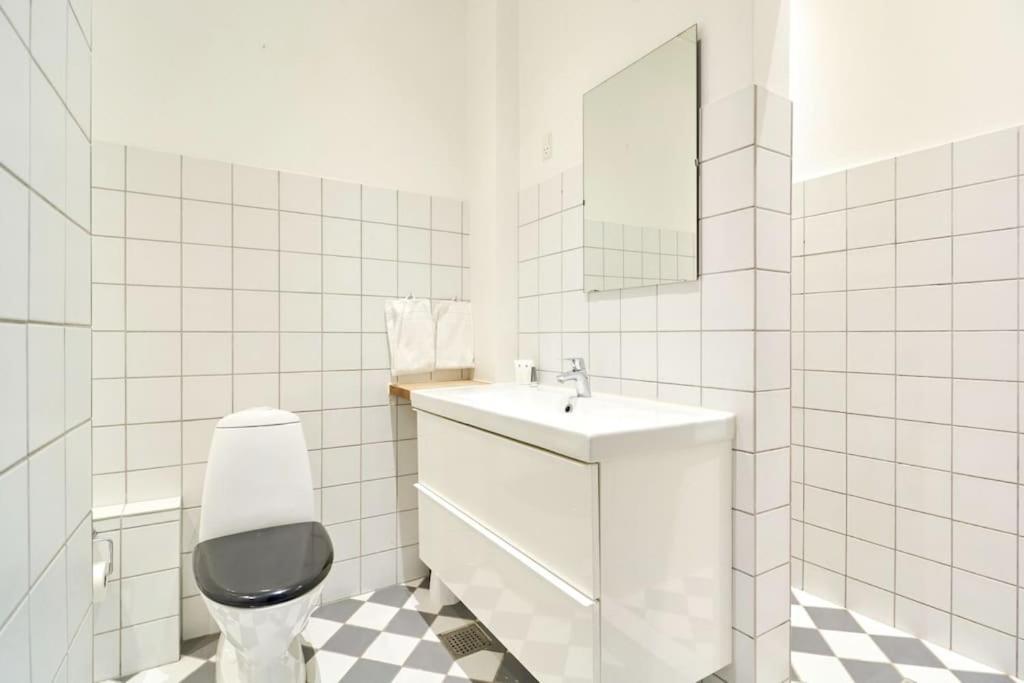 Moderen And Sleek 3Br With Bath By The Lakes And Metro Kopenhag Dış mekan fotoğraf