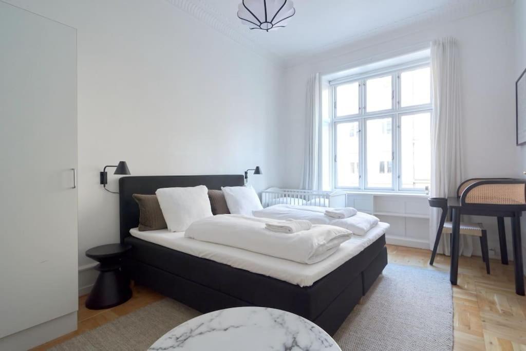 Moderen And Sleek 3Br With Bath By The Lakes And Metro Kopenhag Dış mekan fotoğraf