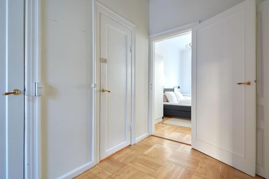 Moderen And Sleek 3Br With Bath By The Lakes And Metro Kopenhag Dış mekan fotoğraf