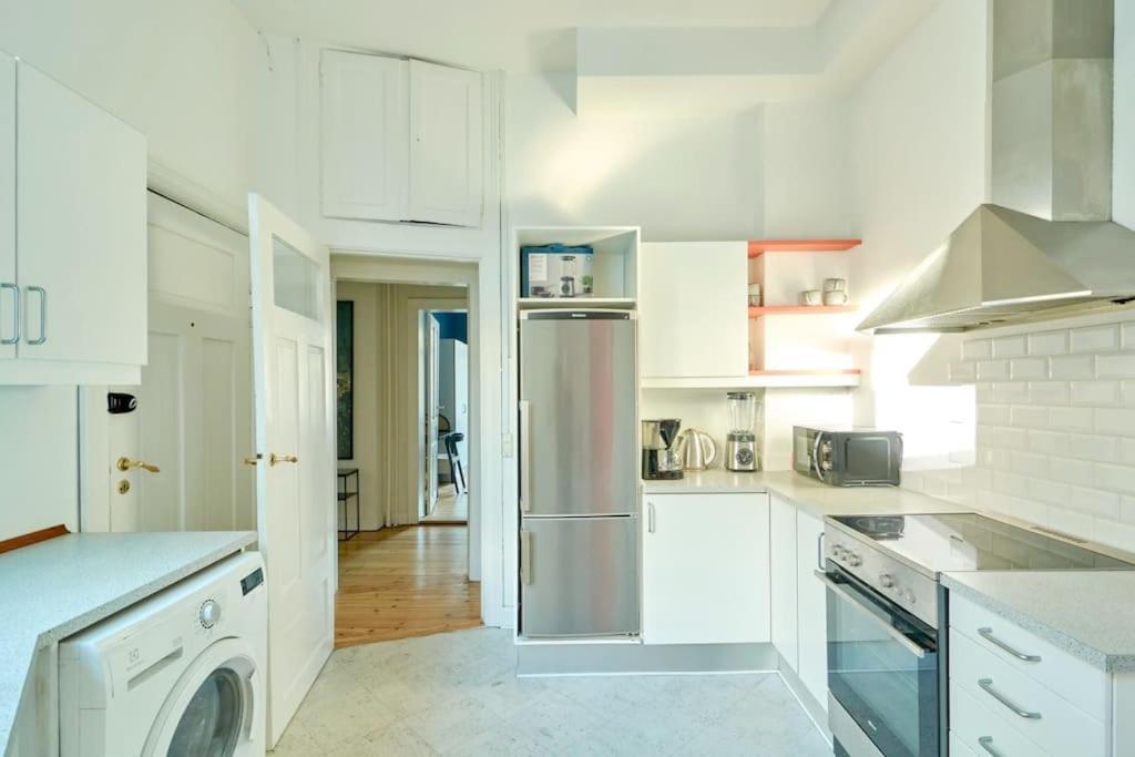 Moderen And Sleek 3Br With Bath By The Lakes And Metro Kopenhag Dış mekan fotoğraf