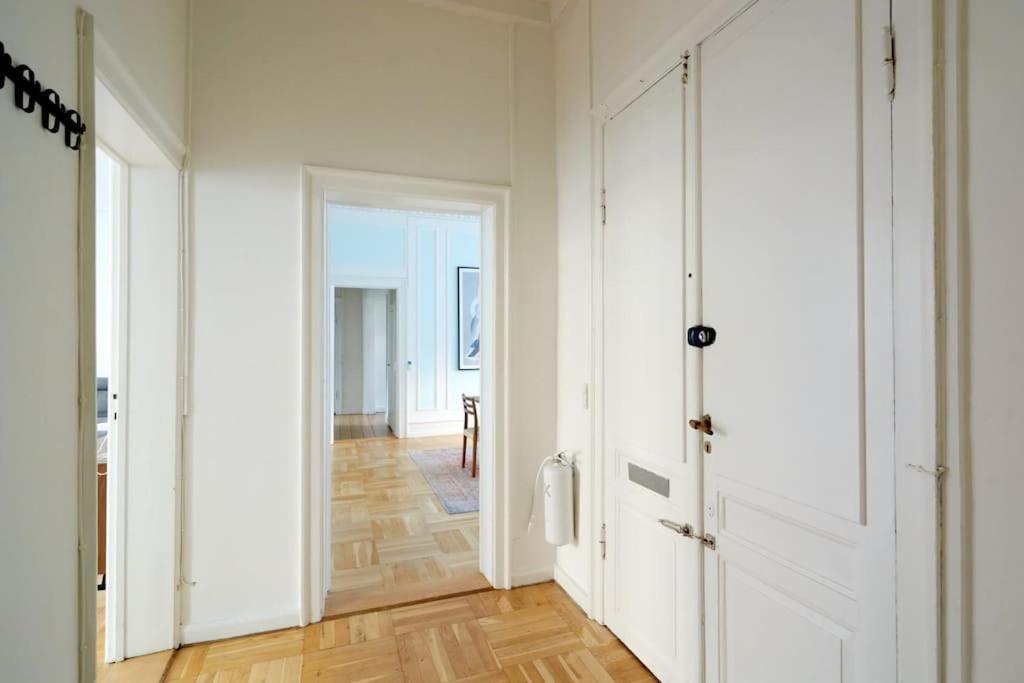 Moderen And Sleek 3Br With Bath By The Lakes And Metro Kopenhag Dış mekan fotoğraf