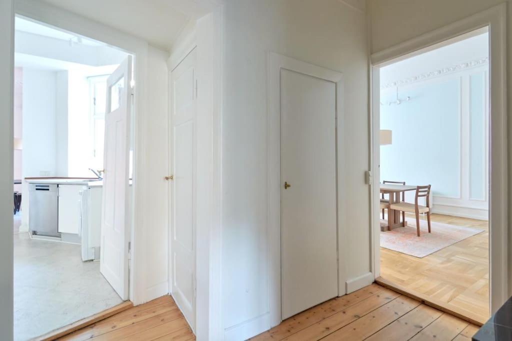 Moderen And Sleek 3Br With Bath By The Lakes And Metro Kopenhag Dış mekan fotoğraf