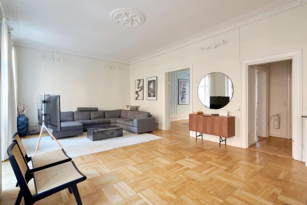 Moderen And Sleek 3Br With Bath By The Lakes And Metro Kopenhag Dış mekan fotoğraf