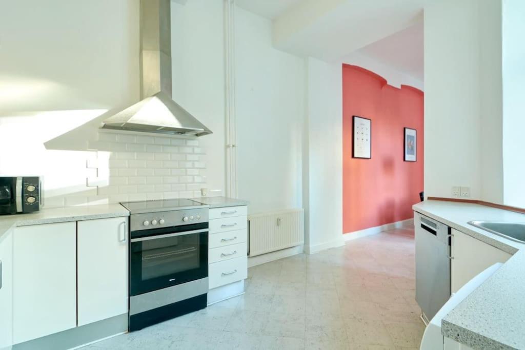 Moderen And Sleek 3Br With Bath By The Lakes And Metro Kopenhag Dış mekan fotoğraf
