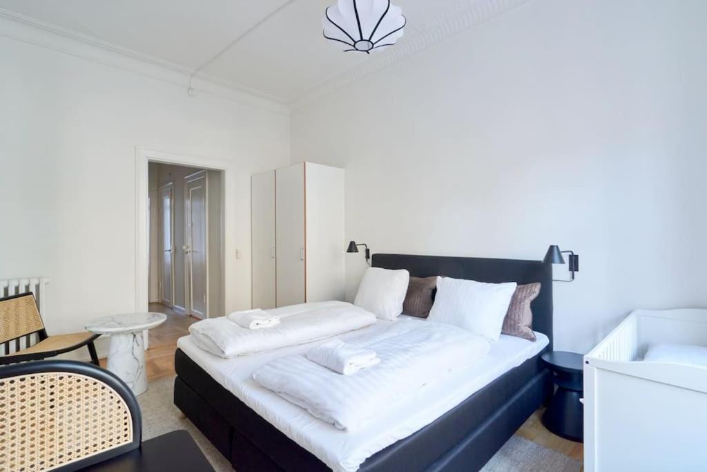 Moderen And Sleek 3Br With Bath By The Lakes And Metro Kopenhag Dış mekan fotoğraf