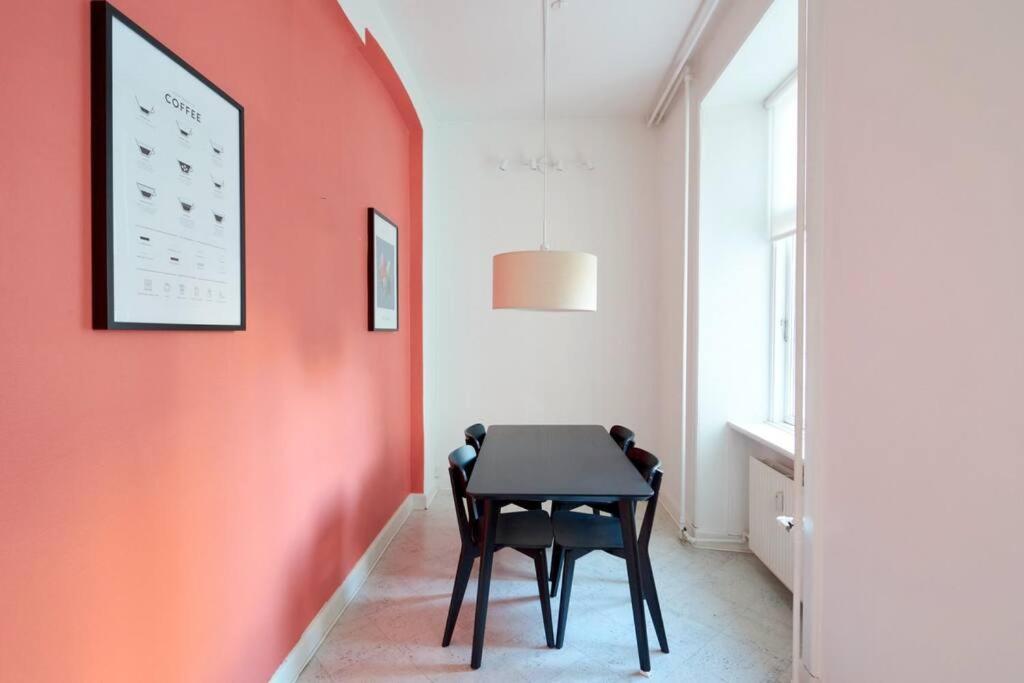 Moderen And Sleek 3Br With Bath By The Lakes And Metro Kopenhag Dış mekan fotoğraf